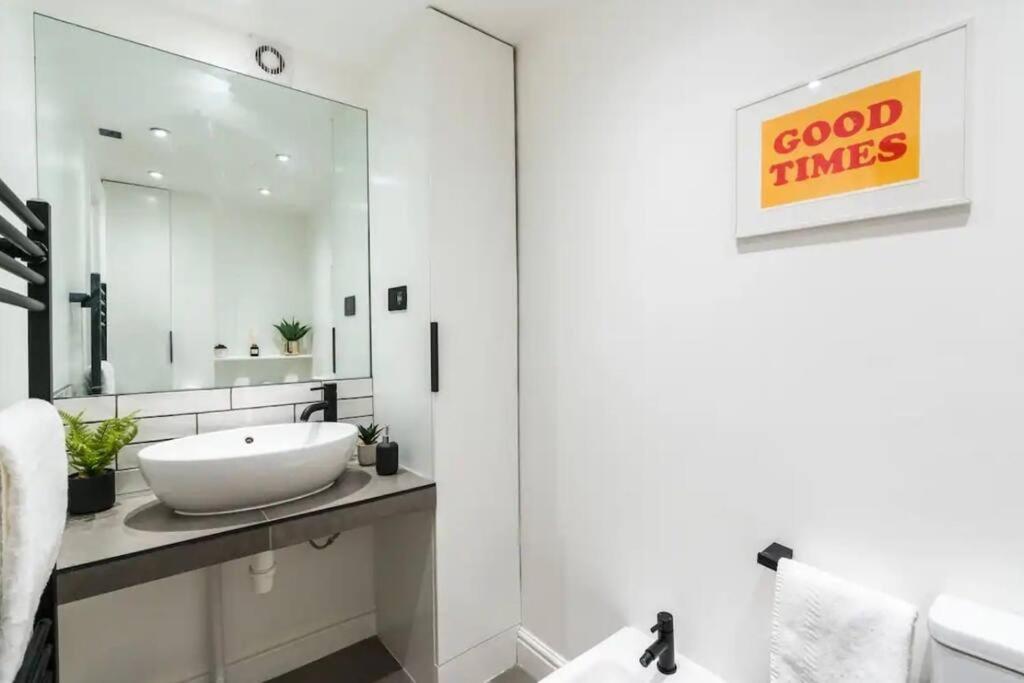 3 X Bedroom Riverside Flat With Hot Tub On Roof Terrace London Kültér fotó