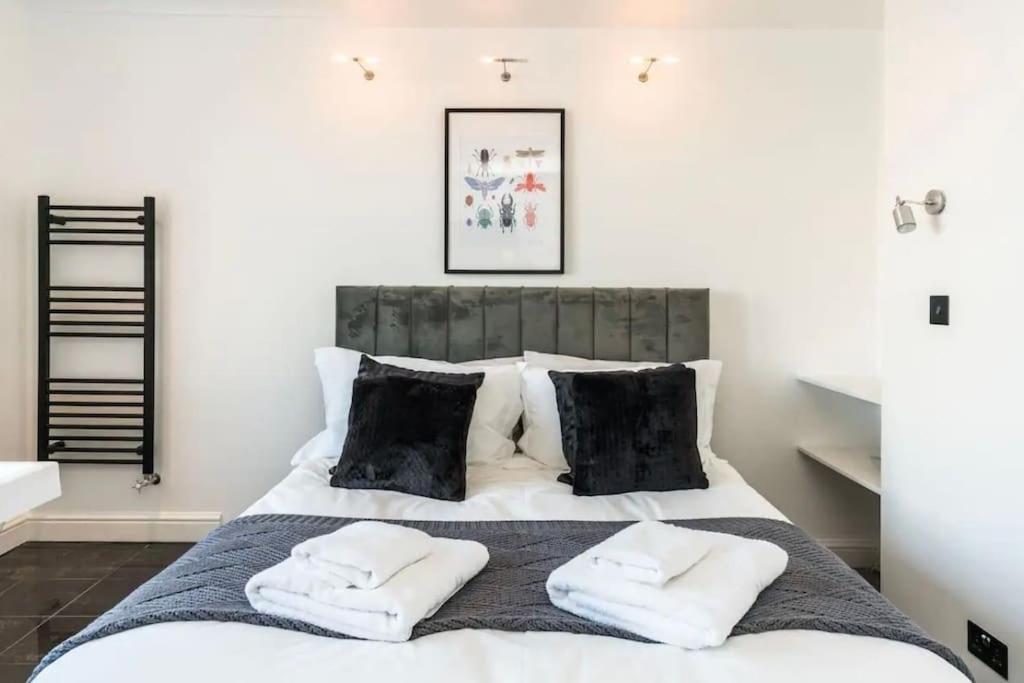 3 X Bedroom Riverside Flat With Hot Tub On Roof Terrace London Kültér fotó