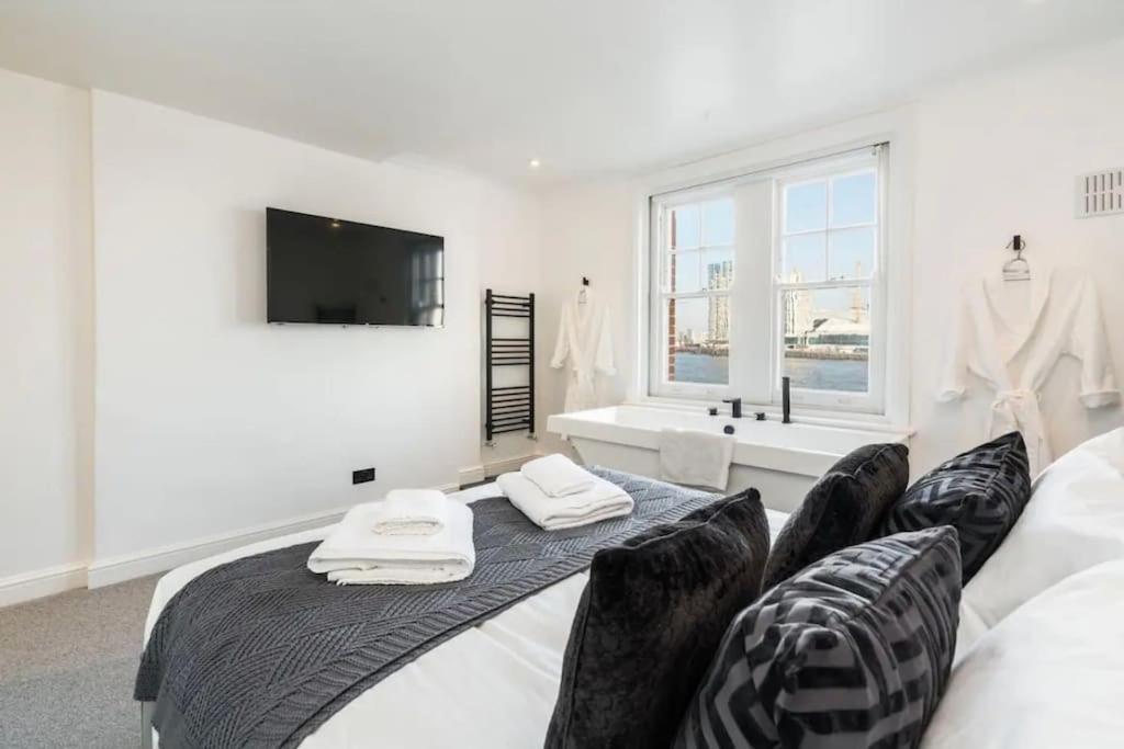 3 X Bedroom Riverside Flat With Hot Tub On Roof Terrace London Kültér fotó