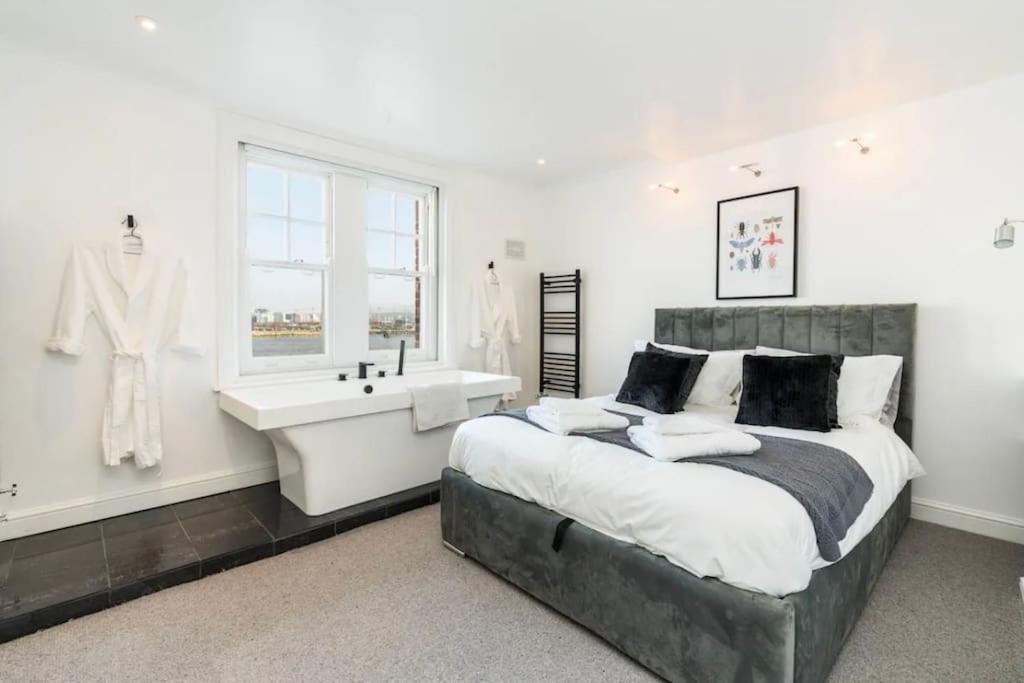 3 X Bedroom Riverside Flat With Hot Tub On Roof Terrace London Kültér fotó