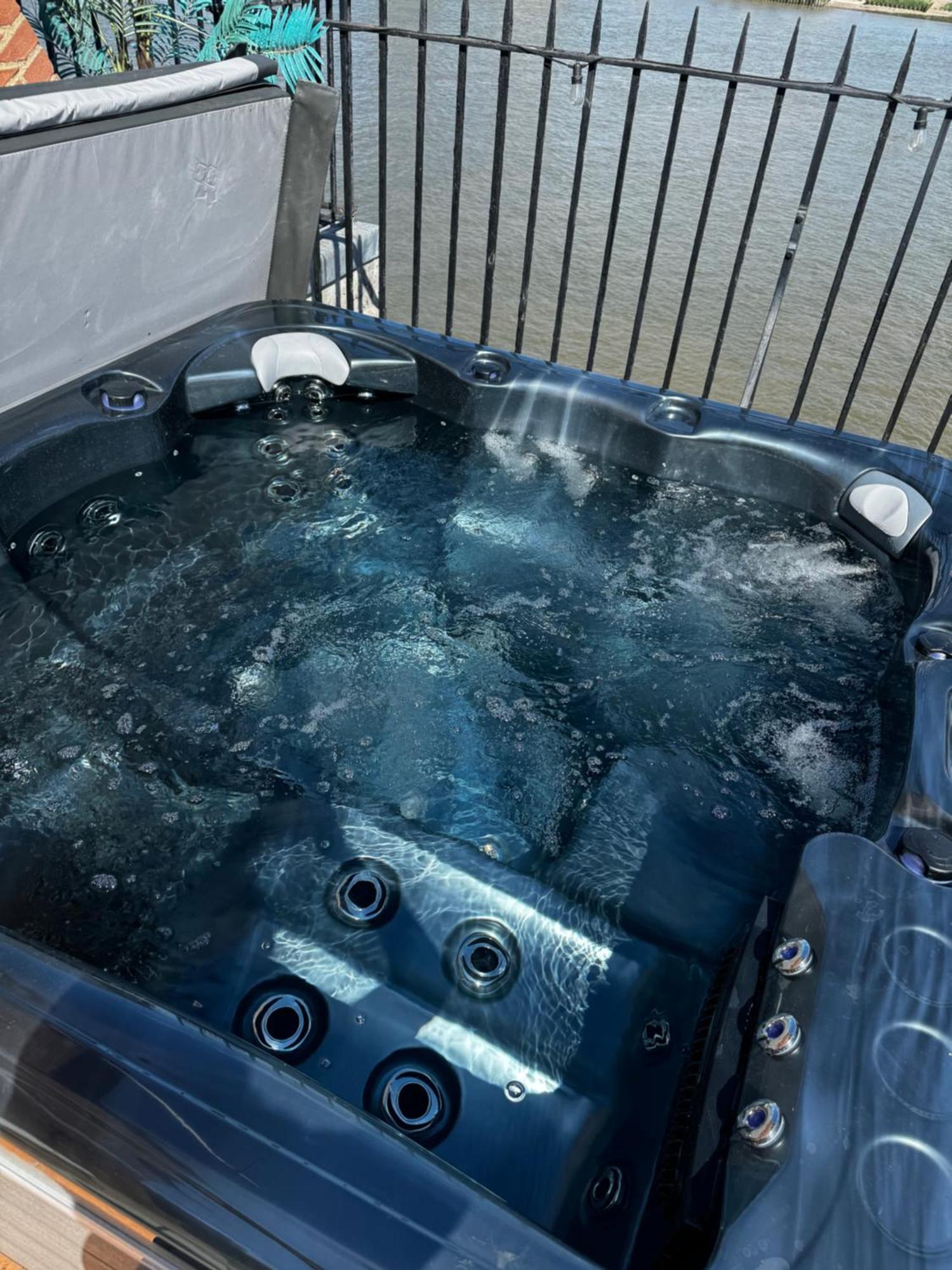 3 X Bedroom Riverside Flat With Hot Tub On Roof Terrace London Kültér fotó