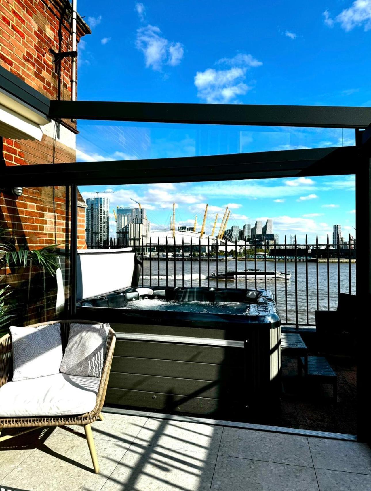 3 X Bedroom Riverside Flat With Hot Tub On Roof Terrace London Kültér fotó